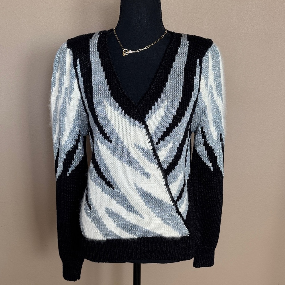 Elegant Vintage 80’s Christine V-Neck Sweater white Angora Size L